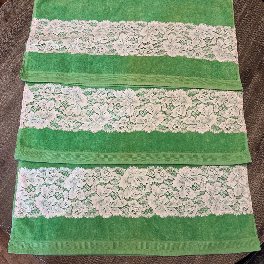 Vintage JCPenney Bath Towels Set of 3 Green Ivory Floral Lace 24x41 Made USA